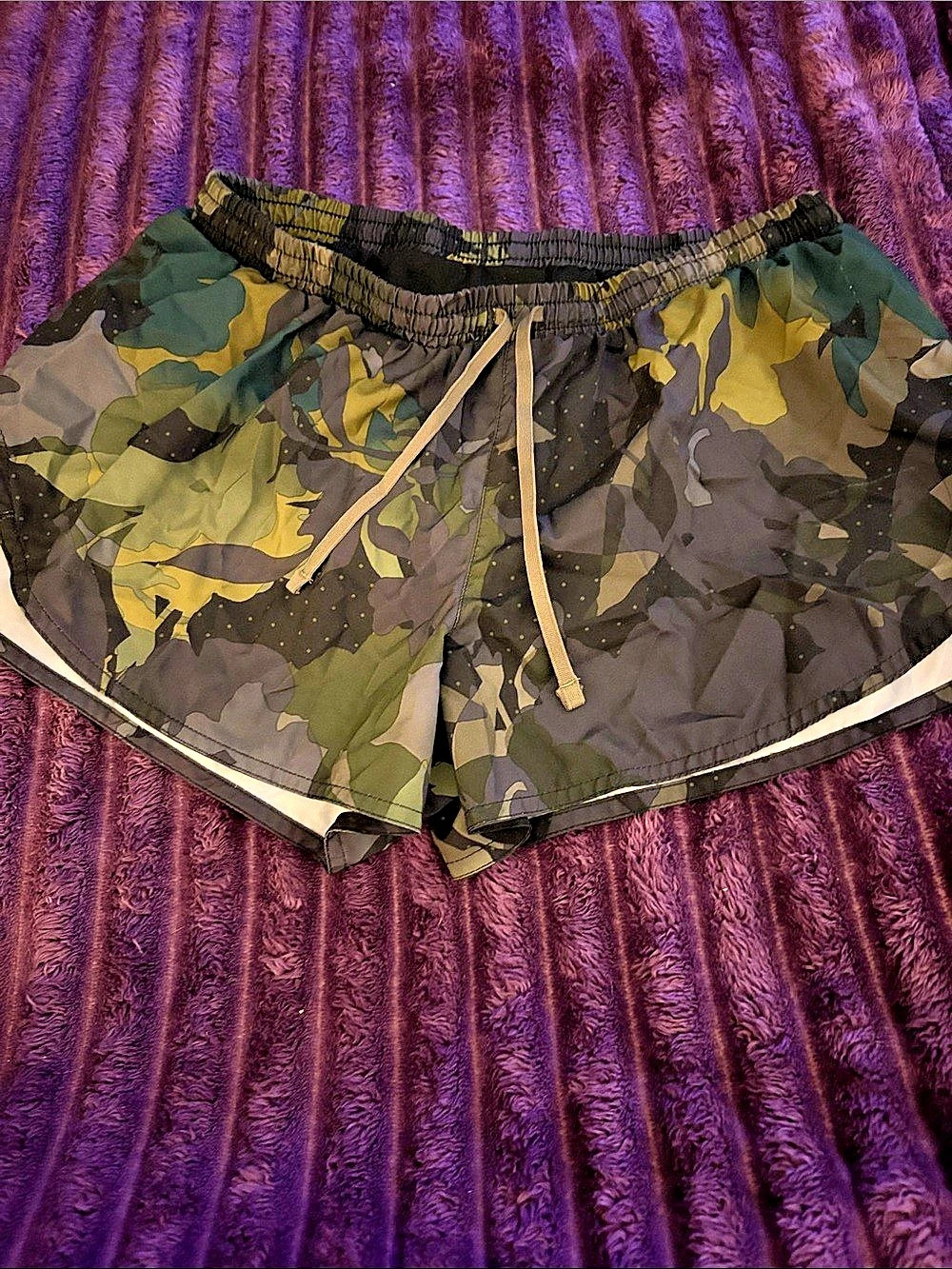 Old navy Camo women’s shorts Size Medium